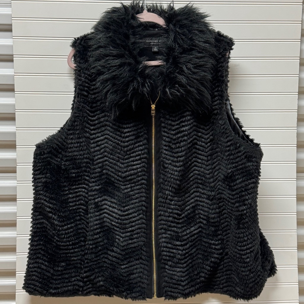 Marc New York Women's Black Faux Fur Vest  With Gold Zipper Front 🖤 SIZE 3X